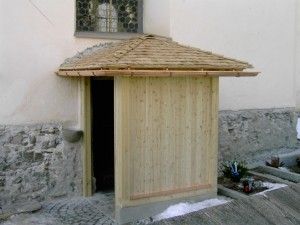 Nebeneingang Kirche Anras